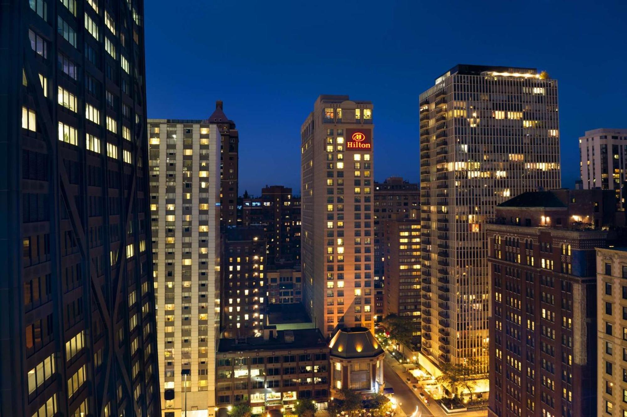 Hilton Chicago Magnificent Mile Suites Exterior photo